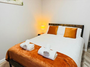 Ashton-U-Lyne Private Ensuite room near Station